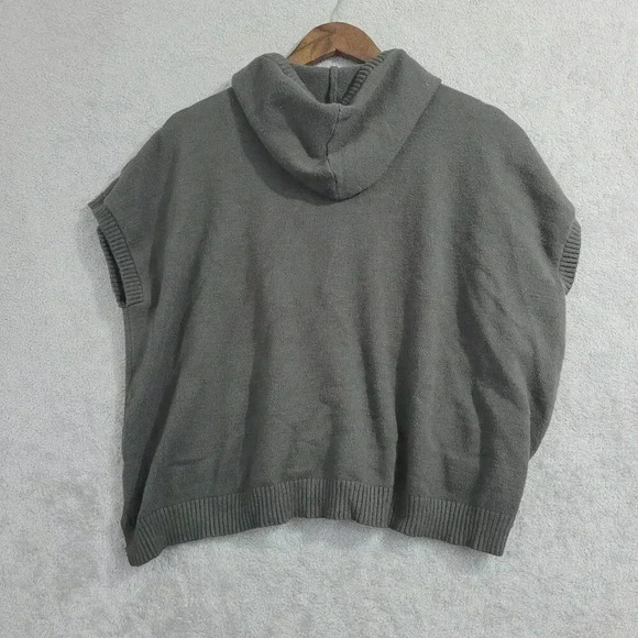 Tahari Womens Hooded Sweater M Gray Pullover Short sleeve  9PT - Picture 2 of 7